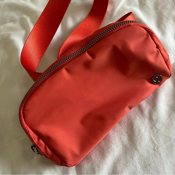 🆕 ORIGINAL OG Lululemon Everywhere Belt Bag * metal hardware - Warm Coral - Picture 4 of 9